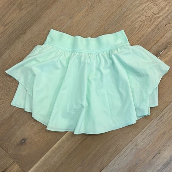 Lululemon Court Rival Skirt Green (4) - Picture 2 of 3